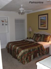 Schlafzimmer Barefoot Beach Resort.jpg